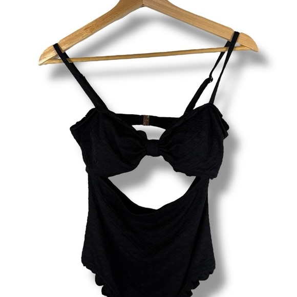 Cupshe Black Knotted Scalloped Cut Out One Piece Swimsuit, Black, Size Medium - Picture 4 of 14